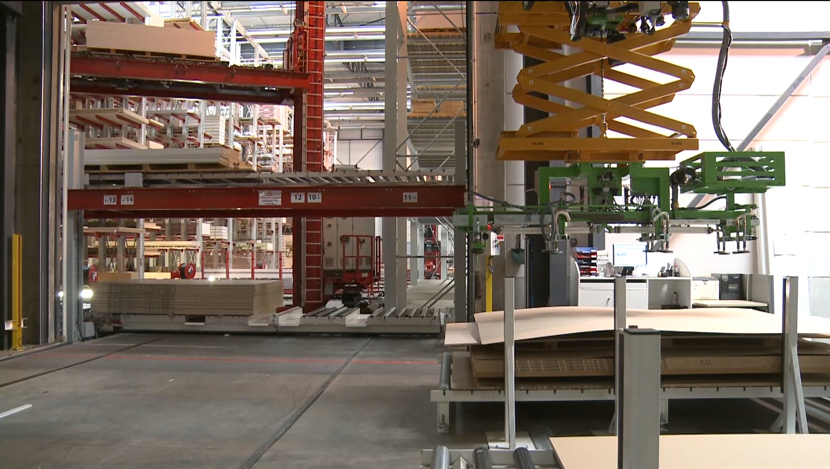 automated warehouse, stacker crane