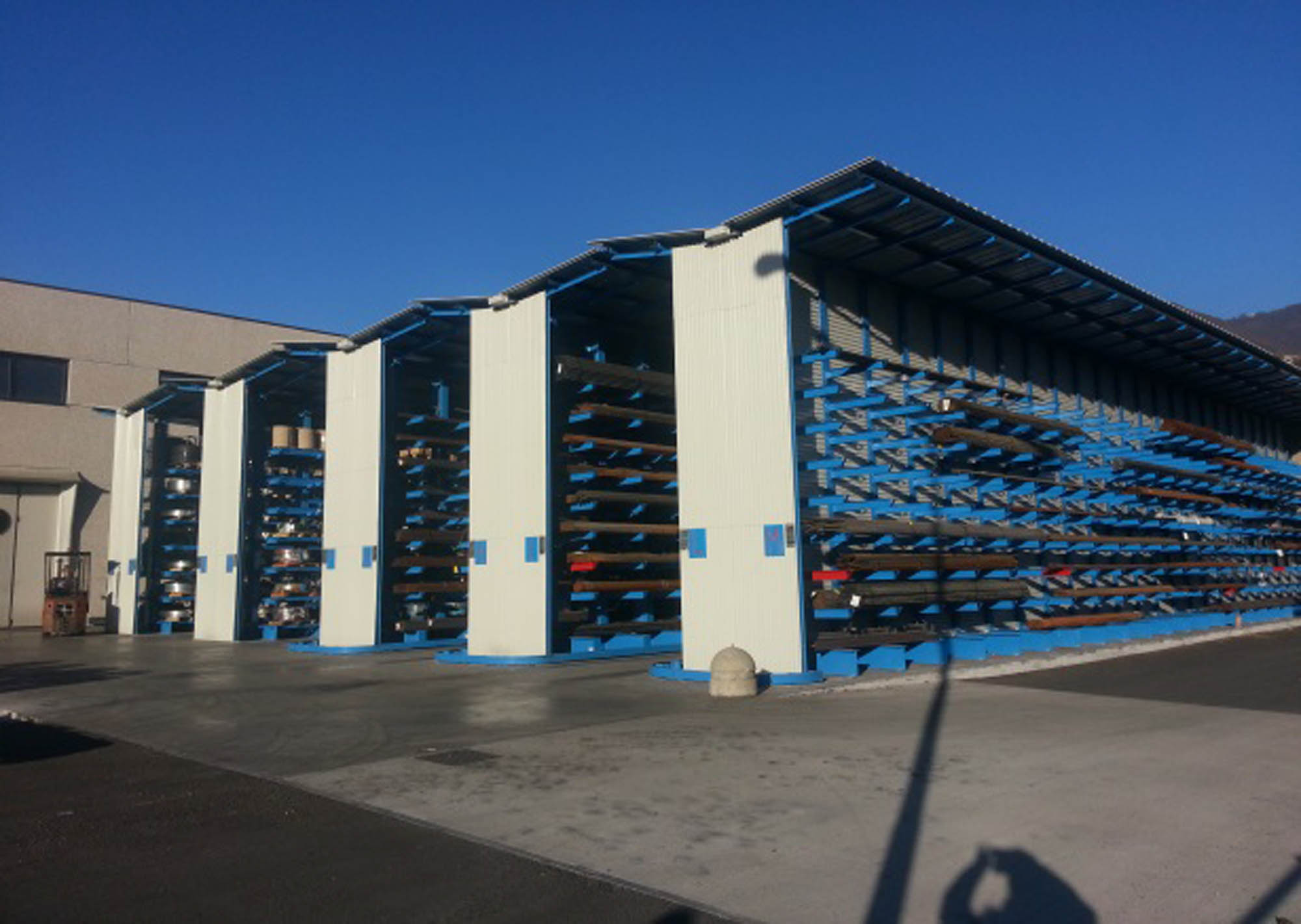 cantilever racking with roof, rack-clad building